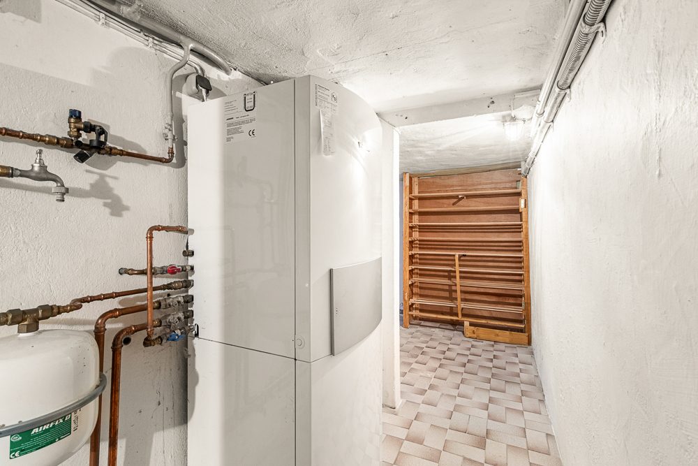 Immobilienangebot - Hamburg / Rahlstedt - Alle - ! NUR NOCH WARTELISTE ! Sanierungsobjekt: Zweifamilienhaus mit Potenzial und Nebengebäude