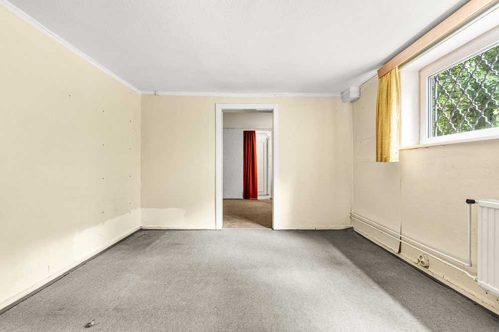 Immobilienangebot - Hamburg / Rahlstedt - Alle - ! NUR NOCH WARTELISTE ! Sanierungsobjekt: Zweifamilienhaus mit Potenzial und Nebengebäude