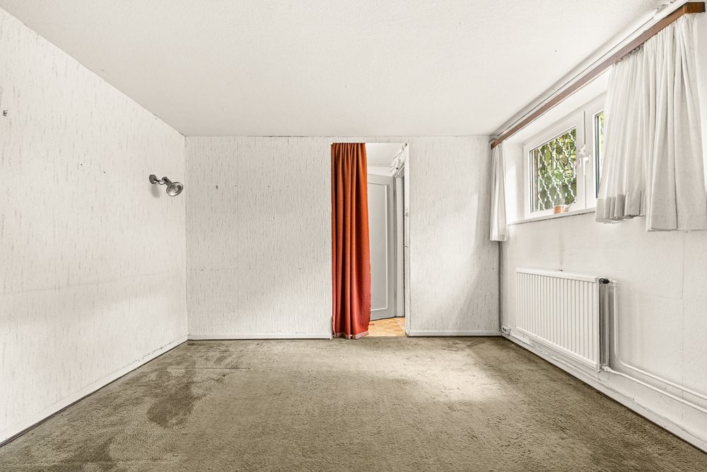Immobilienangebot - Hamburg / Rahlstedt - Alle - ! NUR NOCH WARTELISTE ! Sanierungsobjekt: Zweifamilienhaus mit Potenzial und Nebengebäude