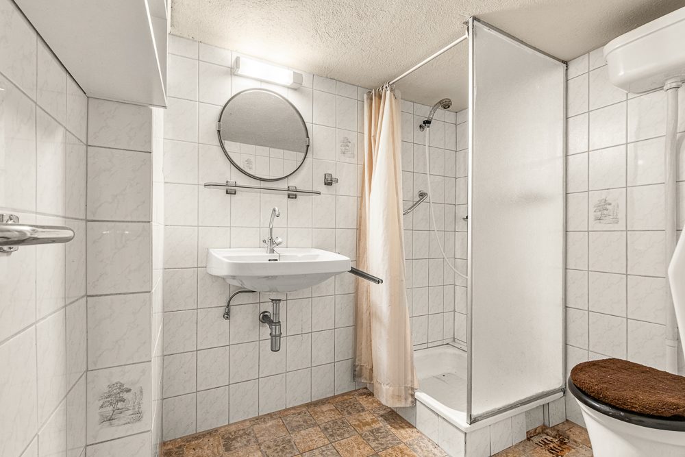 Immobilienangebot - Hamburg / Rahlstedt - Alle - ! NUR NOCH WARTELISTE ! Sanierungsobjekt: Zweifamilienhaus mit Potenzial und Nebengebäude