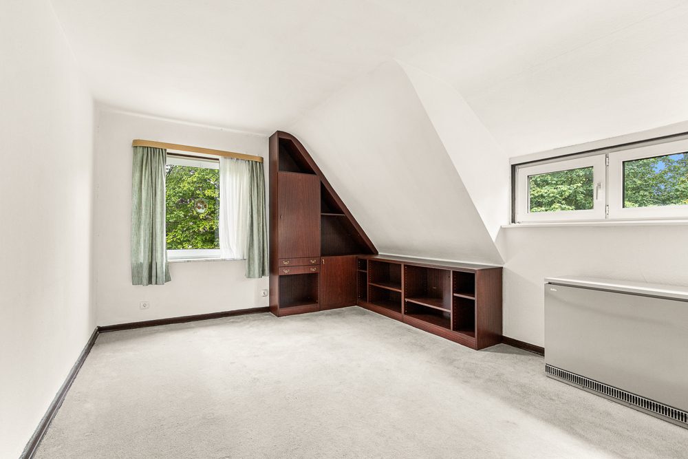 Immobilienangebot - Hamburg / Rahlstedt - Alle - ! NUR NOCH WARTELISTE ! Sanierungsobjekt: Zweifamilienhaus mit Potenzial und Nebengebäude