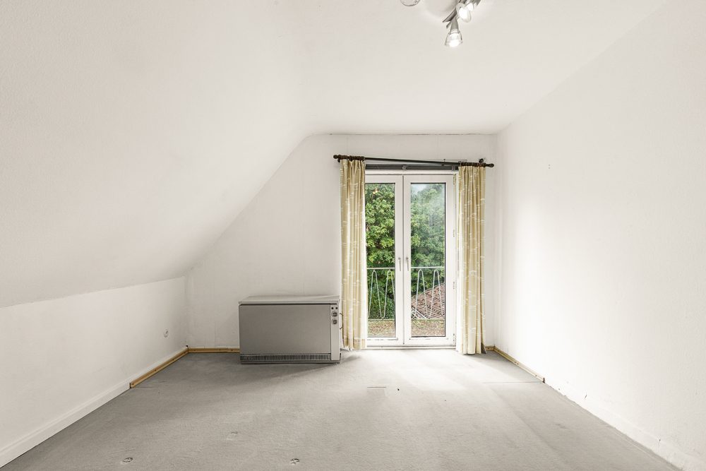 Immobilienangebot - Hamburg / Rahlstedt - Alle - ! NUR NOCH WARTELISTE ! Sanierungsobjekt: Zweifamilienhaus mit Potenzial und Nebengebäude