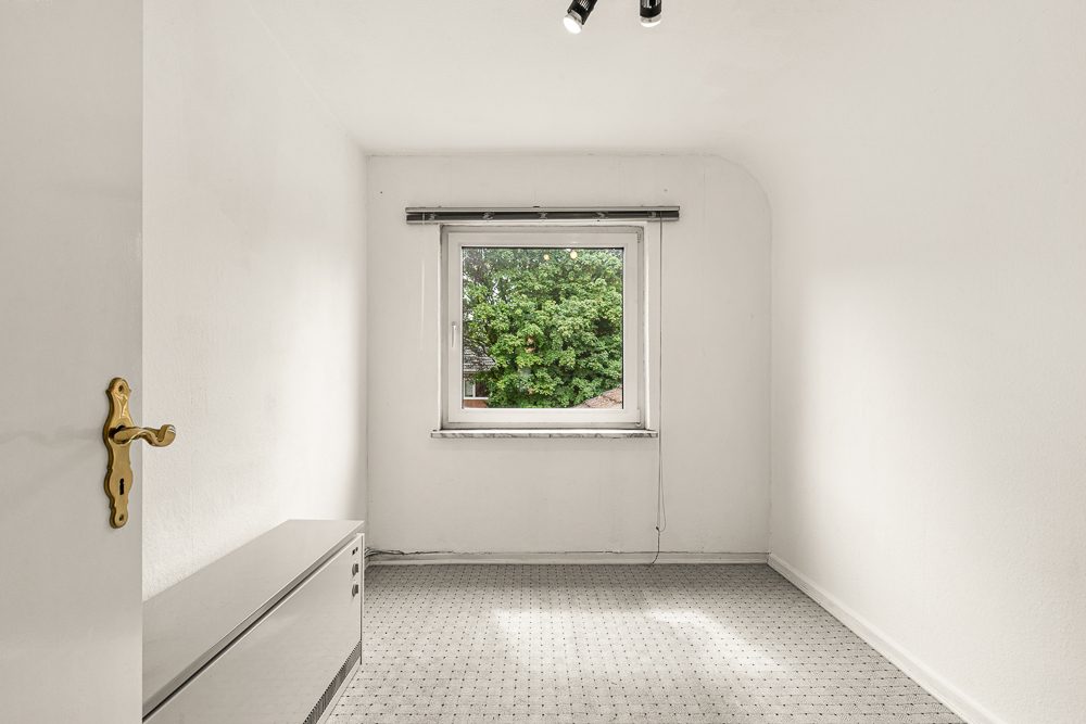 Immobilienangebot - Hamburg / Rahlstedt - Alle - ! NUR NOCH WARTELISTE ! Sanierungsobjekt: Zweifamilienhaus mit Potenzial und Nebengebäude