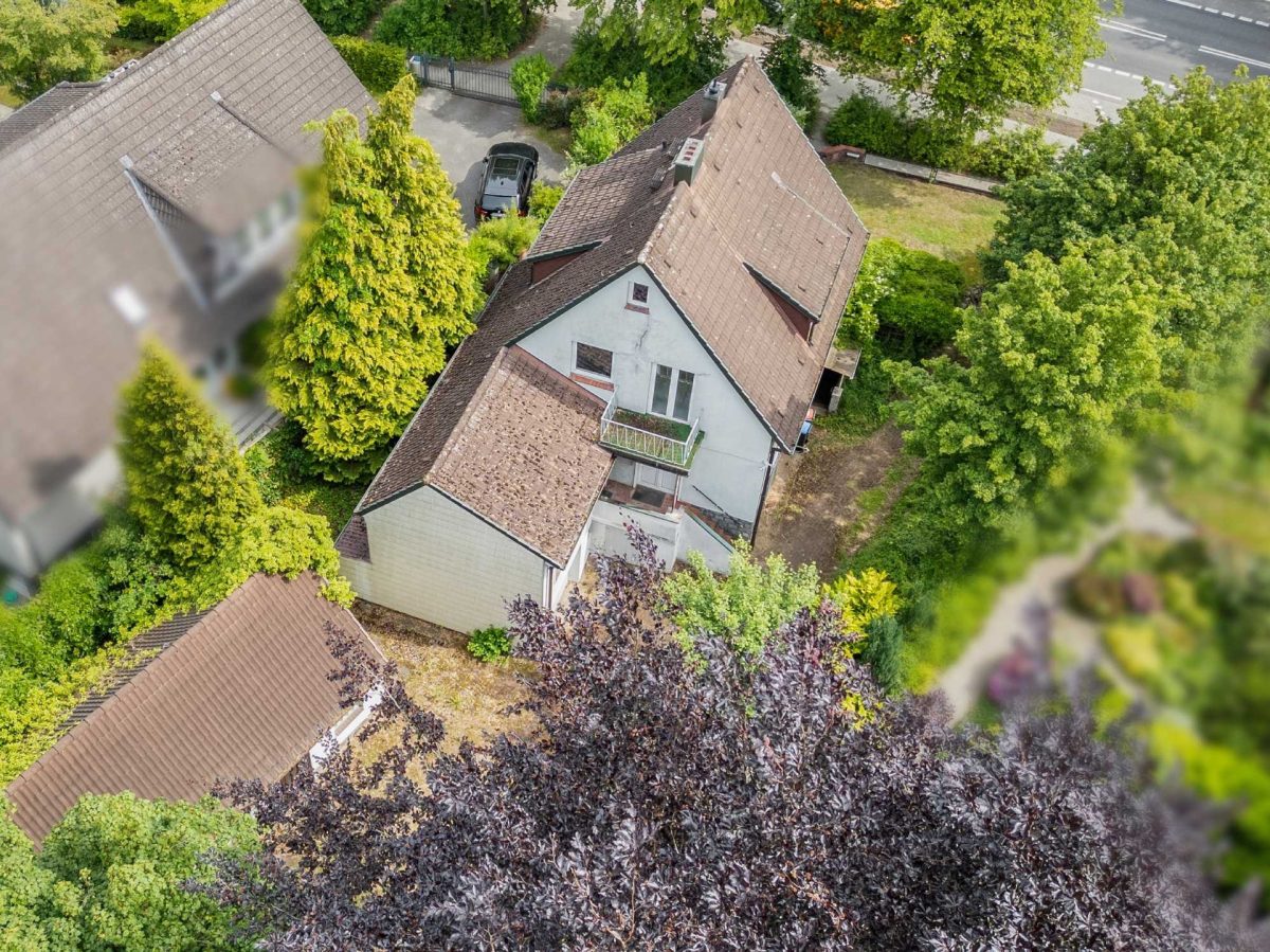 Immobilienangebot - Hamburg / Rahlstedt - Alle - ! NUR NOCH WARTELISTE ! Sanierungsobjekt: Zweifamilienhaus mit Potenzial und Nebengebäude