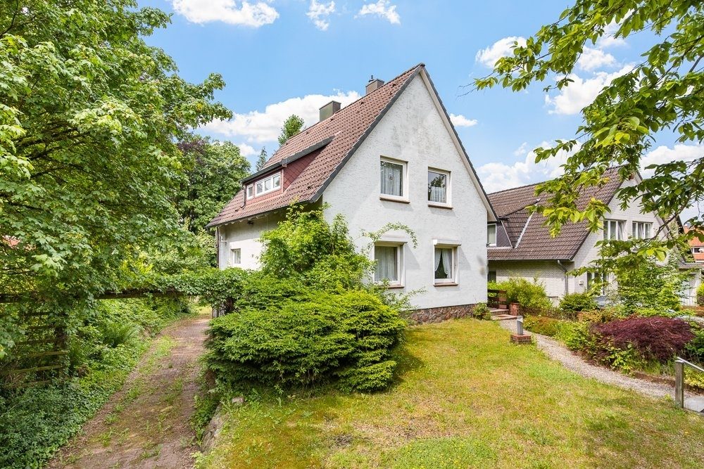 Immobilienangebot - Hamburg / Rahlstedt - Alle - ! NUR NOCH WARTELISTE ! Sanierungsobjekt: Zweifamilienhaus mit Potenzial und Nebengebäude