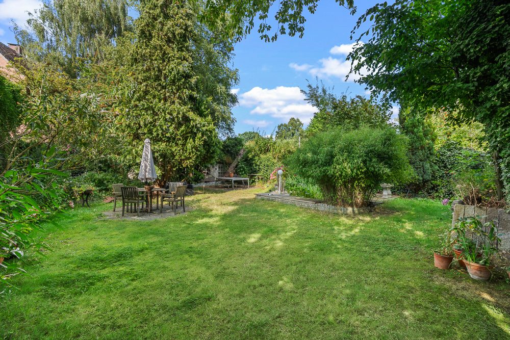Immobilienangebot - Hamburg / Bramfeld - Alle - Sanierungsbedürftiges Zweifamilienhaus mit zwei Wohneinheiten und großem Potenzial!