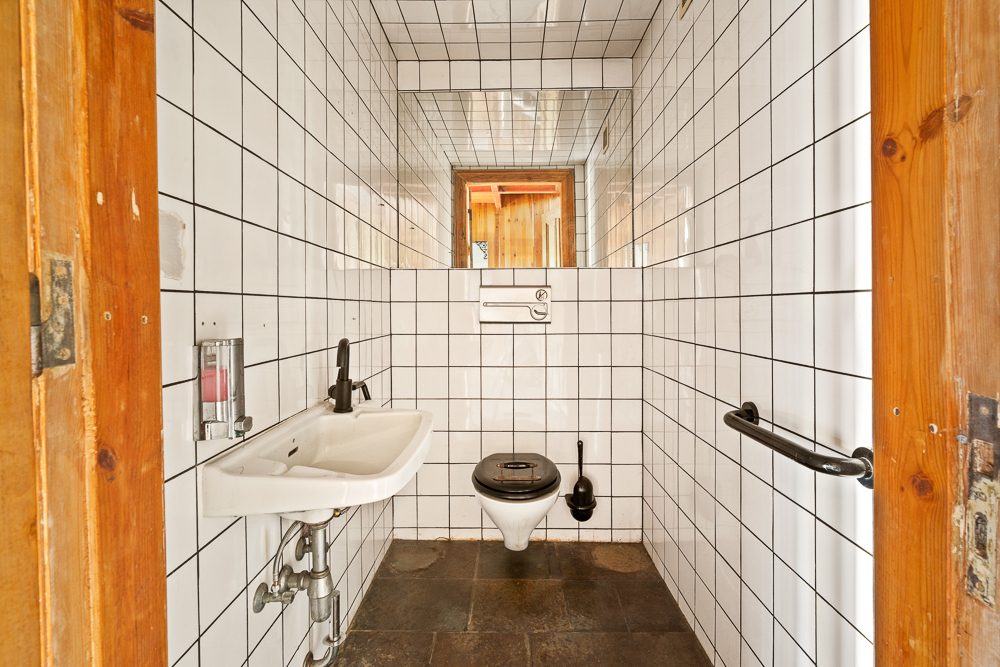 Immobilienangebot - Hamburg / Bramfeld - Alle - Sanierungsbedürftiges Zweifamilienhaus mit zwei Wohneinheiten und großem Potenzial!