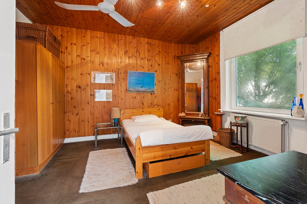 Immobilienangebot - Hamburg / Bramfeld - Alle - Sanierungsbedürftiges Zweifamilienhaus mit zwei Wohneinheiten und großem Potenzial!