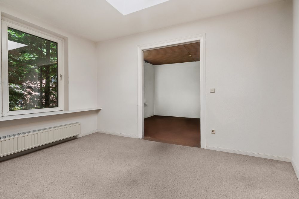 Immobilienangebot - Hamburg / Bramfeld - Alle - Sanierungsbedürftiges Zweifamilienhaus mit zwei Wohneinheiten und großem Potenzial!