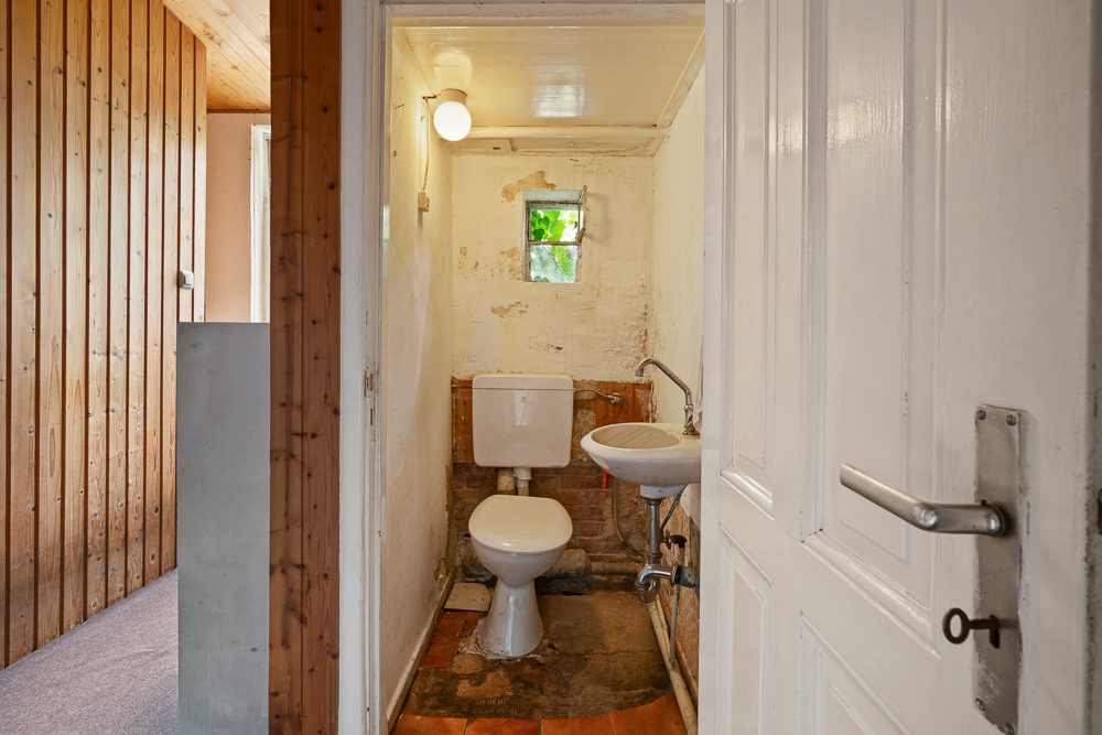 Immobilienangebot - Hamburg / Bramfeld - Alle - Sanierungsbedürftiges Zweifamilienhaus mit zwei Wohneinheiten und großem Potenzial!