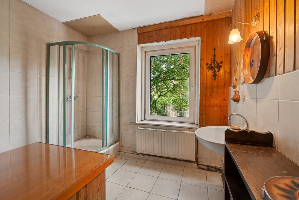 Immobilienangebot - Hamburg / Bramfeld - Alle - Sanierungsbedürftiges Zweifamilienhaus mit zwei Wohneinheiten und großem Potenzial!