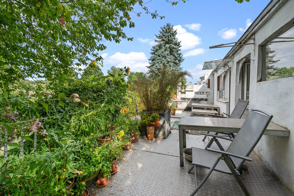 Immobilienangebot - Hamburg / Bramfeld - Alle - Sanierungsbedürftiges Zweifamilienhaus mit zwei Wohneinheiten und großem Potenzial!