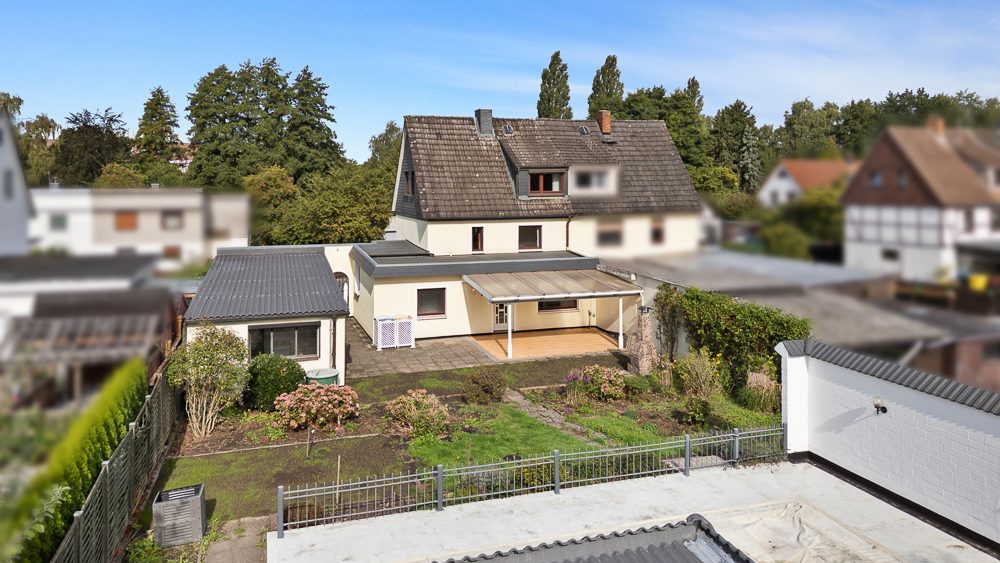 Immobilienangebot - Hamburg / Neuland - Alle - Charaktervolle Doppelhaushälfte mit Traumgarten, Pool und Garage in Harburg