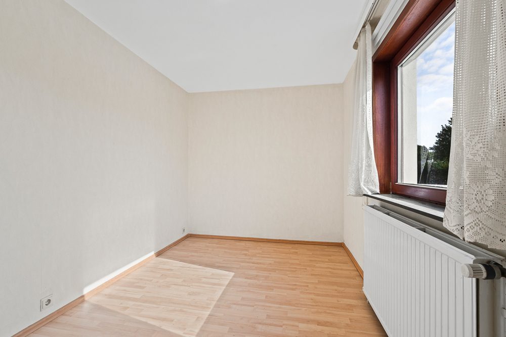 Immobilienangebot - Hamburg / Neuland - Alle - Charaktervolle Doppelhaushälfte mit Traumgarten, Pool und Garage in Harburg