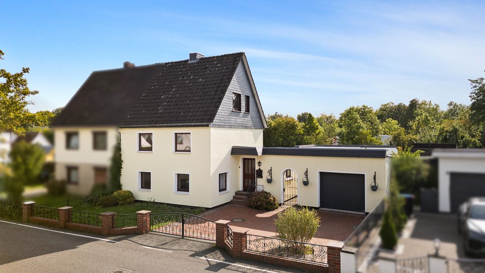 Immobilienangebot - Hamburg / Neuland - Alle - Charaktervolle Doppelhaushälfte mit Traumgarten, Pool und Garage in Harburg