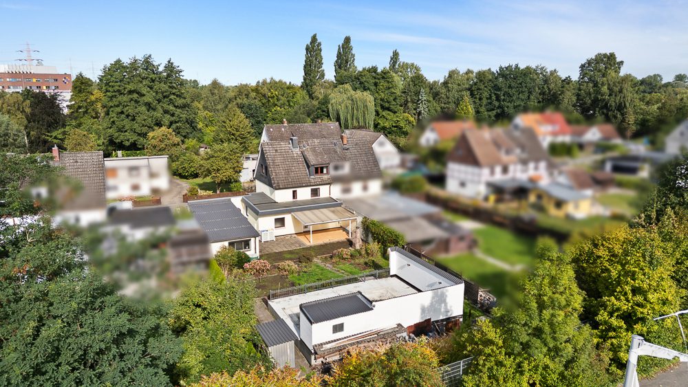 Immobilienangebot - Hamburg / Neuland - Alle - Charaktervolle Doppelhaushälfte mit Traumgarten, Pool und Garage in Harburg