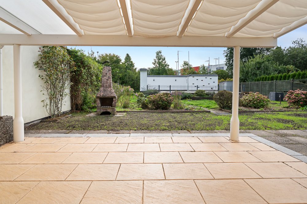 Immobilienangebot - Hamburg / Neuland - Alle - Charaktervolle Doppelhaushälfte mit Traumgarten, Pool und Garage in Harburg