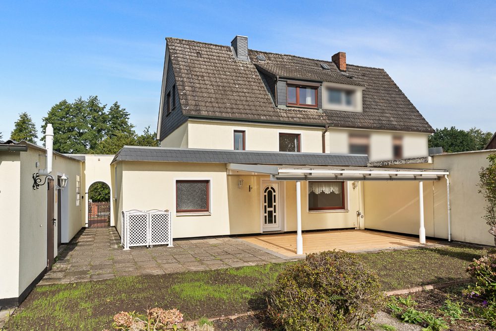 Immobilienangebot - Hamburg / Neuland - Alle - Charaktervolle Doppelhaushälfte mit Traumgarten, Pool und Garage in Harburg