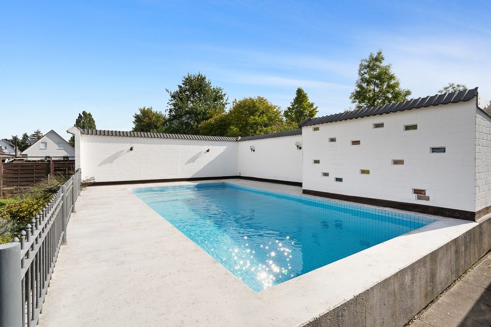 Immobilienangebot - Hamburg / Neuland - Alle - Charaktervolle Doppelhaushälfte mit Traumgarten, Pool und Garage in Harburg