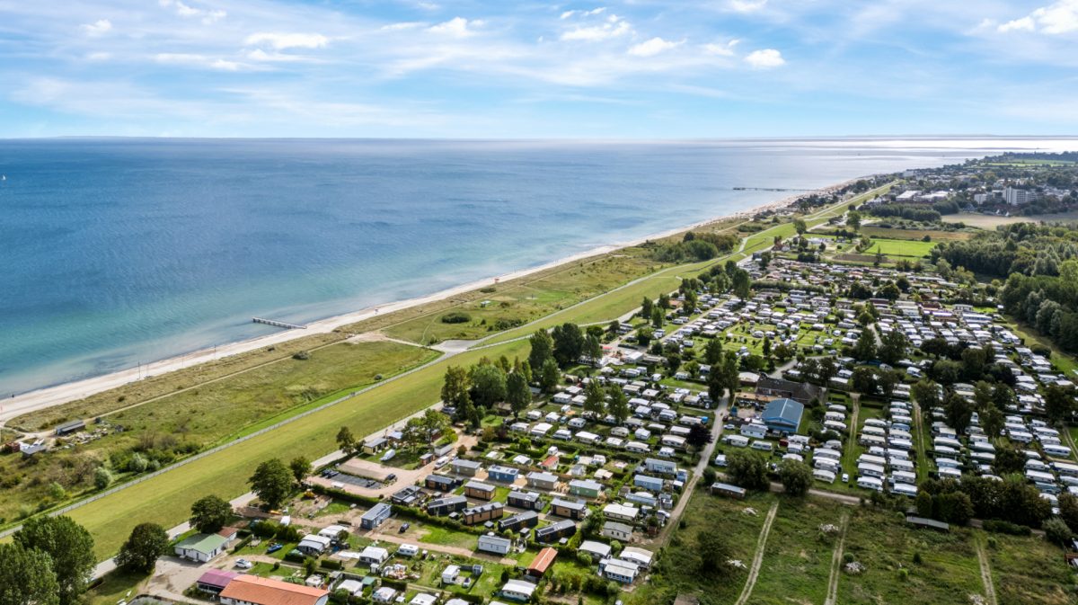Immobilienangebot - Dahme - Alle - Ostsee-Traumlage in Dahme - Modernes Mobilheim, nur wenige Schritte zum Deich -  Strand und Meer