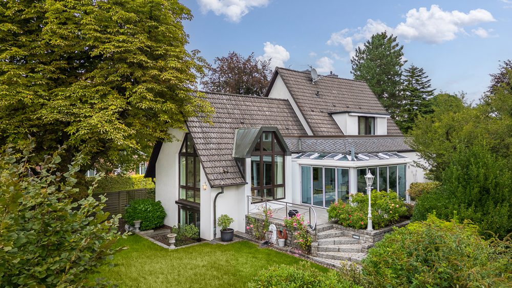 Immobilienangebot - Hamburg / Rahlstedt - Alle - Charaktervolles Einfamilienhaus mit Wintergarten & vielseitigem Souterrain mit viel Platz für die Familie