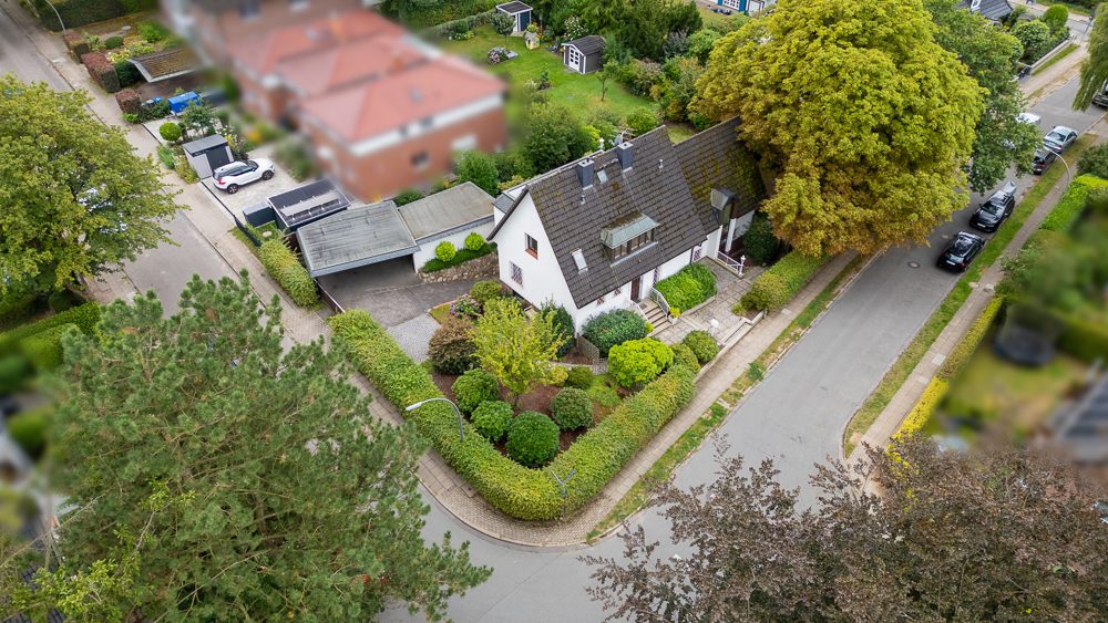 Immobilienangebot - Hamburg / Rahlstedt - Alle - Charaktervolles Einfamilienhaus mit Wintergarten & vielseitigem Souterrain mit viel Platz für die Familie