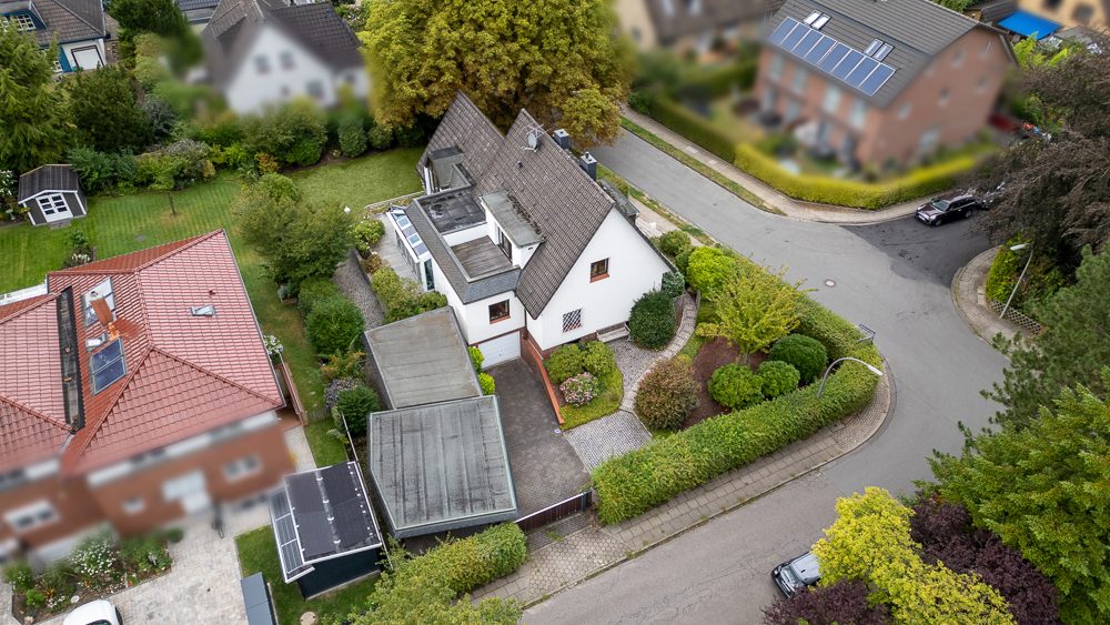 Immobilienangebot - Hamburg / Rahlstedt - Alle - Charaktervolles Einfamilienhaus mit Wintergarten & vielseitigem Souterrain mit viel Platz für die Familie