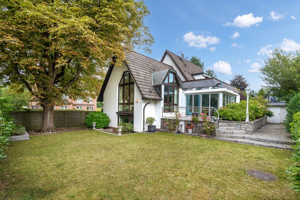 Immobilienangebot - Hamburg / Rahlstedt - Alle - Charaktervolles Einfamilienhaus mit Wintergarten & vielseitigem Souterrain mit viel Platz für die Familie