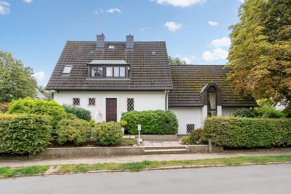 Immobilienangebot - Hamburg / Rahlstedt - Alle - Charaktervolles Einfamilienhaus mit Wintergarten & vielseitigem Souterrain mit viel Platz für die Familie