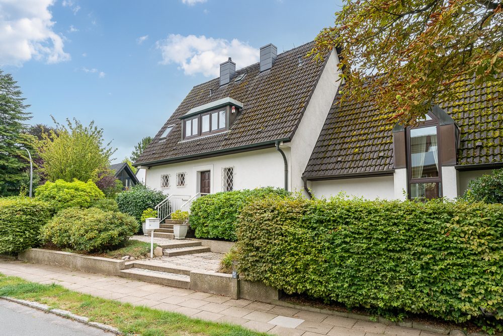 Immobilienangebot - Hamburg / Rahlstedt - Alle - Charaktervolles Einfamilienhaus mit Wintergarten & vielseitigem Souterrain mit viel Platz für die Familie