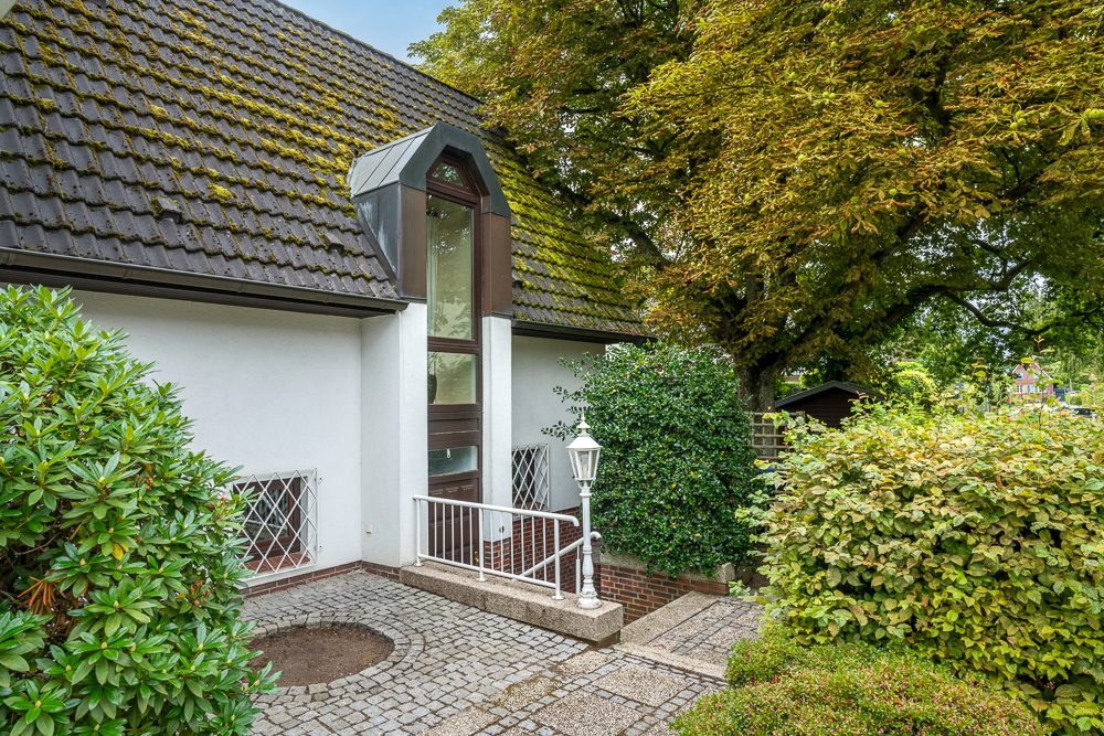 Immobilienangebot - Hamburg / Rahlstedt - Alle - Charaktervolles Einfamilienhaus mit Wintergarten & vielseitigem Souterrain mit viel Platz für die Familie