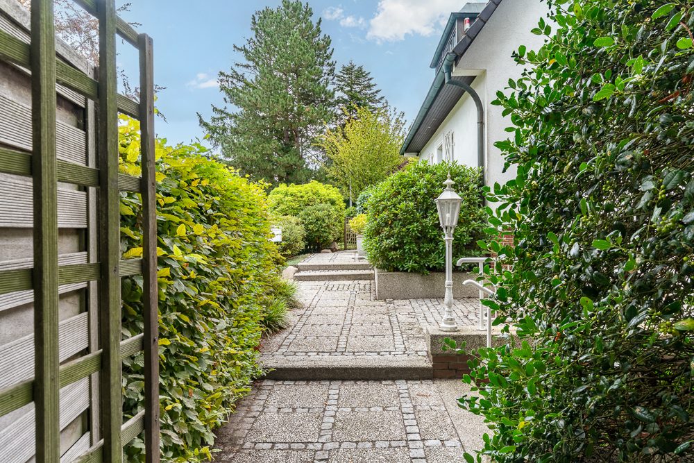 Immobilienangebot - Hamburg / Rahlstedt - Alle - Charaktervolles Einfamilienhaus mit Wintergarten & vielseitigem Souterrain mit viel Platz für die Familie