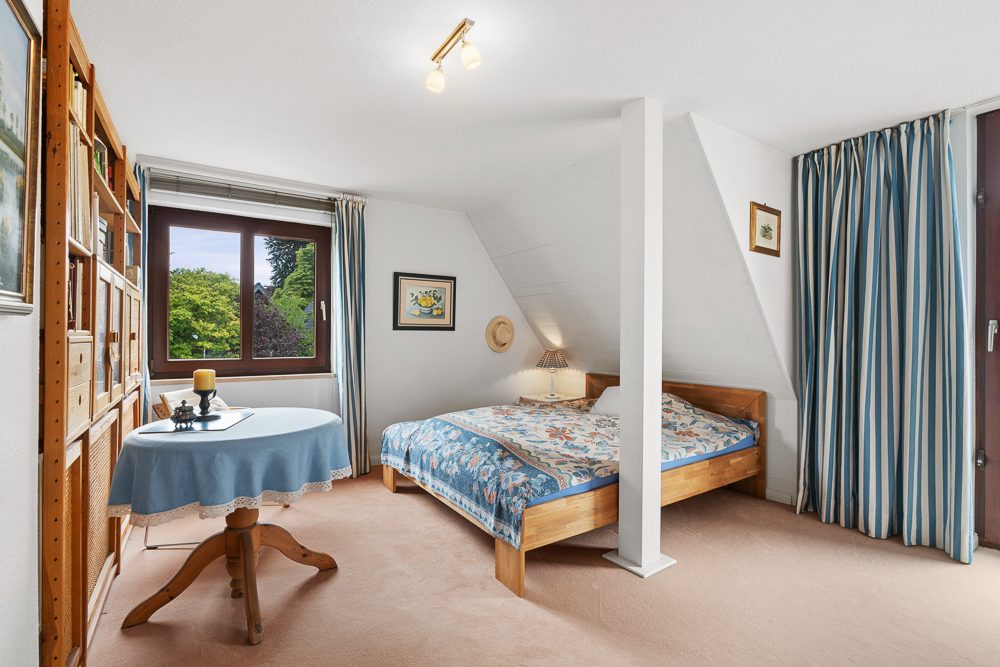 Immobilienangebot - Hamburg / Rahlstedt - Alle - Charaktervolles Einfamilienhaus mit Wintergarten & vielseitigem Souterrain mit viel Platz für die Familie