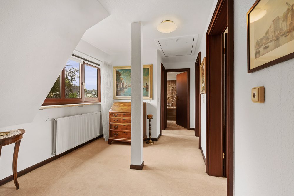 Immobilienangebot - Hamburg / Rahlstedt - Alle - Charaktervolles Einfamilienhaus mit Wintergarten & vielseitigem Souterrain mit viel Platz für die Familie