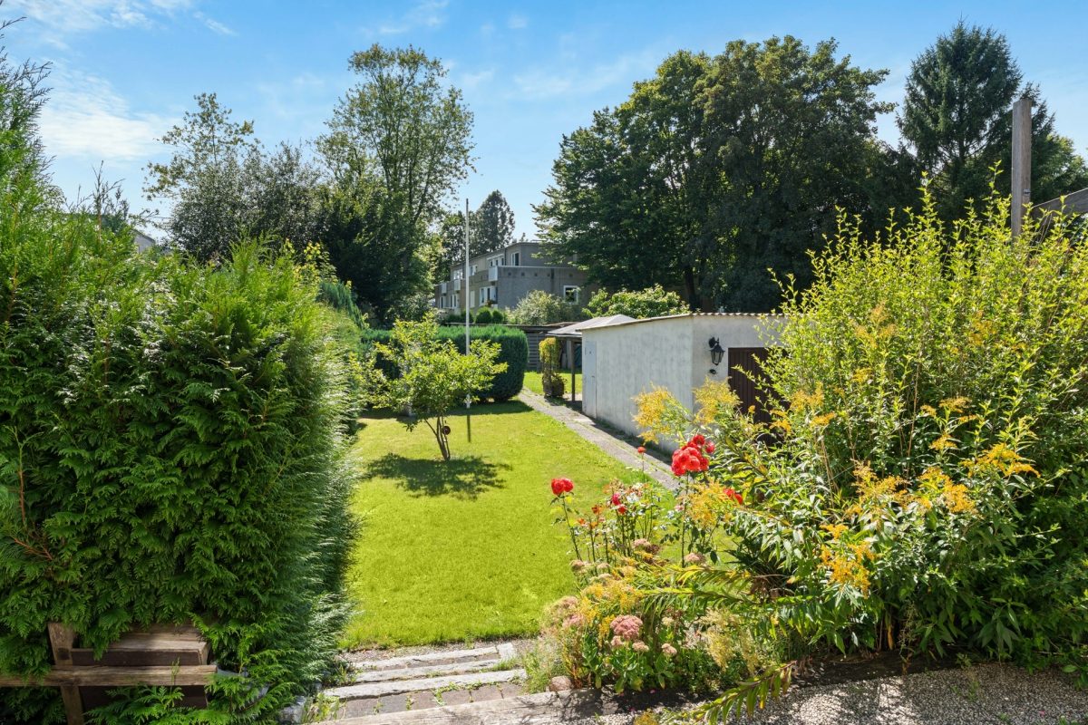Immobilienangebot - Hamburg / Bramfeld - Alle - Einfamilienhaus auf Erbpachtgrundstück mit Garage, in HH-Bramfeld