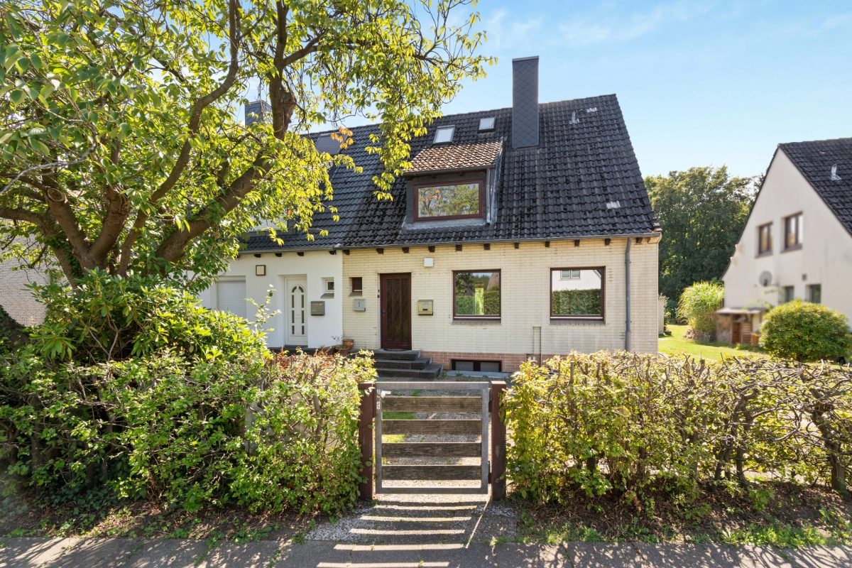 Immobilienangebot - Hamburg / Bramfeld - Alle - Zweifamilienhaus auf Erbpachtgrundstück mit Garage, in HH-Bramfeld
