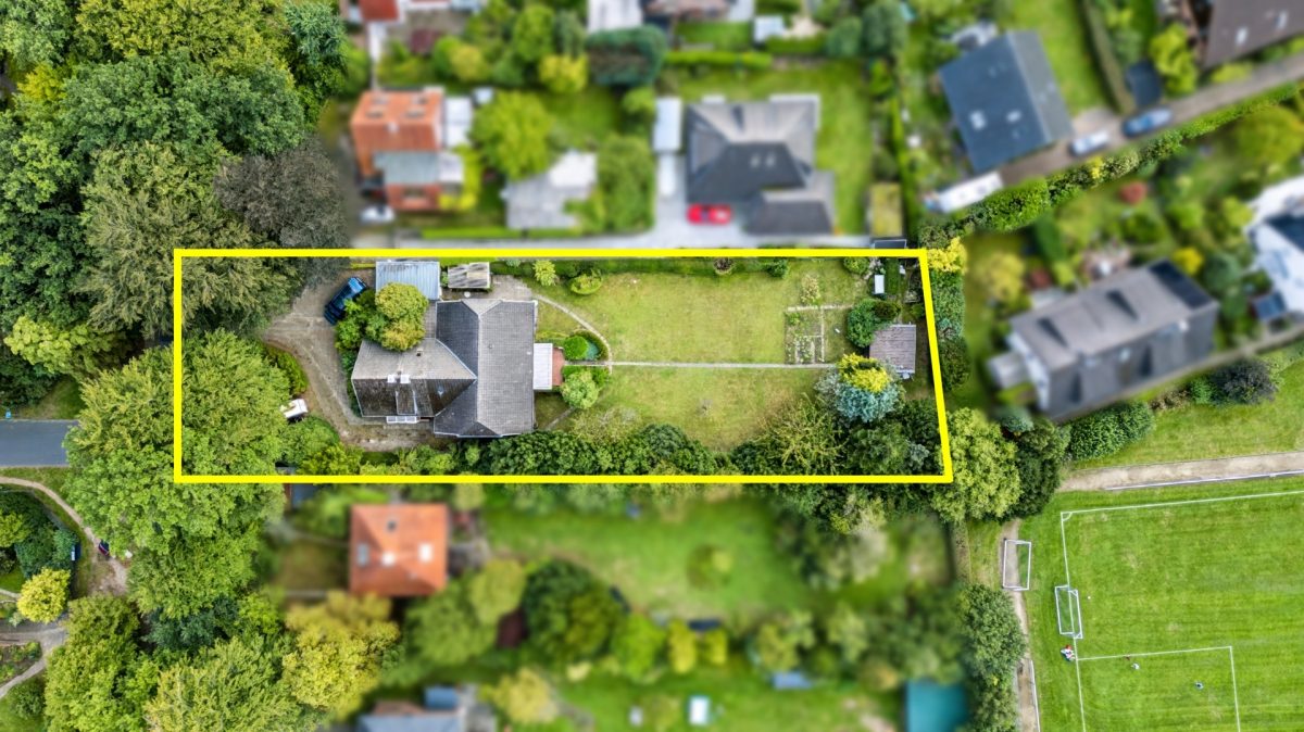 Immobilienangebot - Hamburg / Ohlstedt - Alle - ca. 1.697 m² Grundstück mit zwei Baufenster zur Teilung mit Altbestand im beliebten grünen Ohlstedt