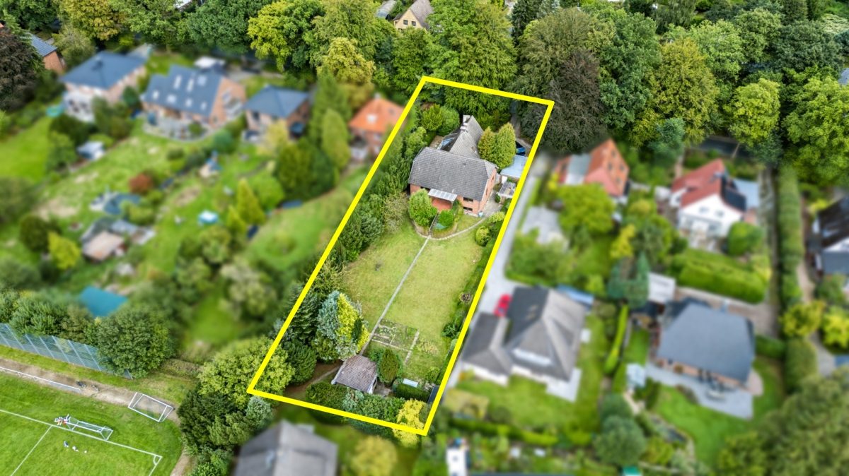Immobilienangebot - Hamburg / Ohlstedt - Alle - ca. 1.697 m² Grundstück mit zwei Baufenster zur Teilung mit Altbestand im beliebten grünen Ohlstedt