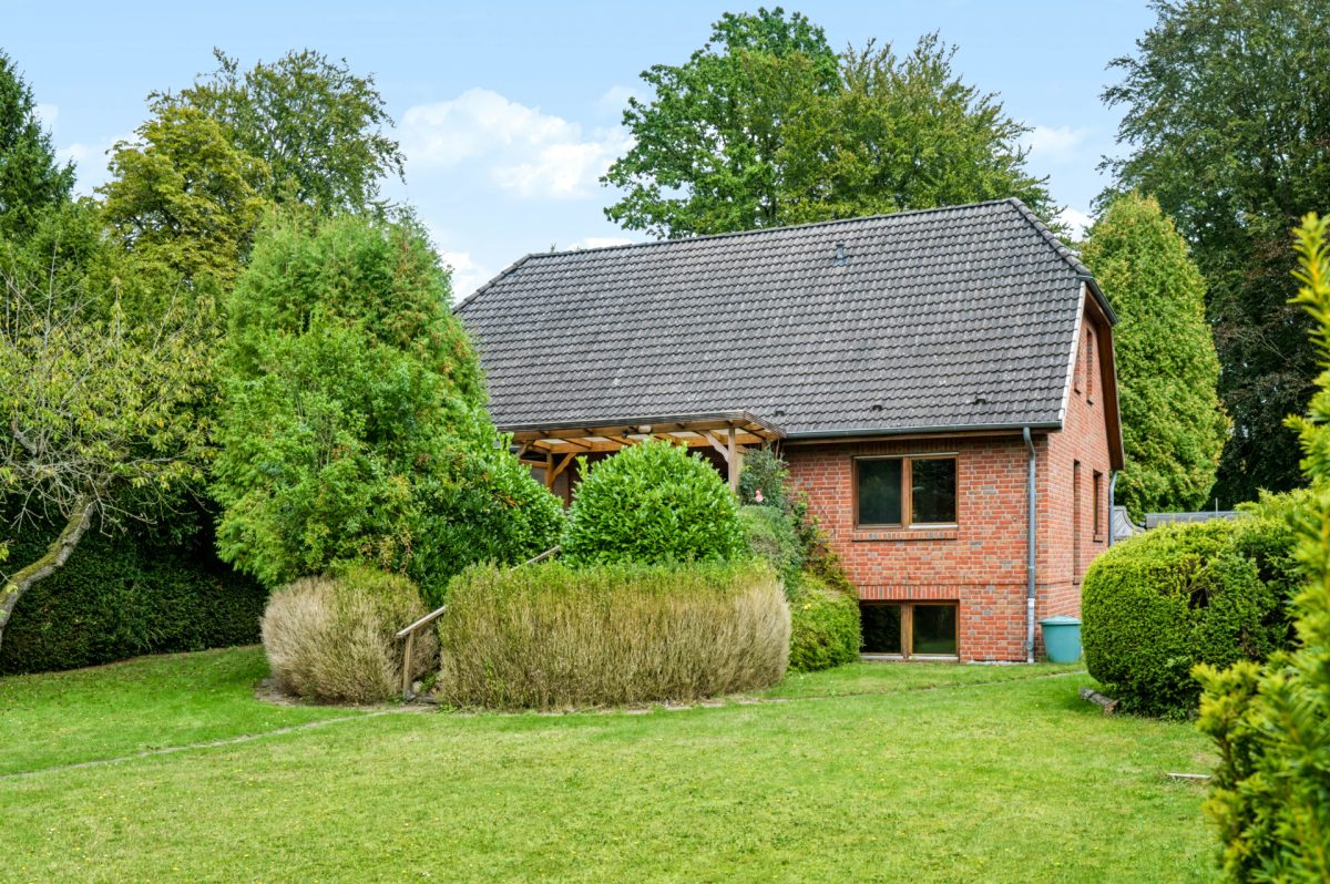Immobilienangebot - Hamburg / Ohlstedt - Alle - ca. 1.697 m² Grundstück mit zwei Baufenster zur Teilung mit Altbestand im beliebten grünen Ohlstedt