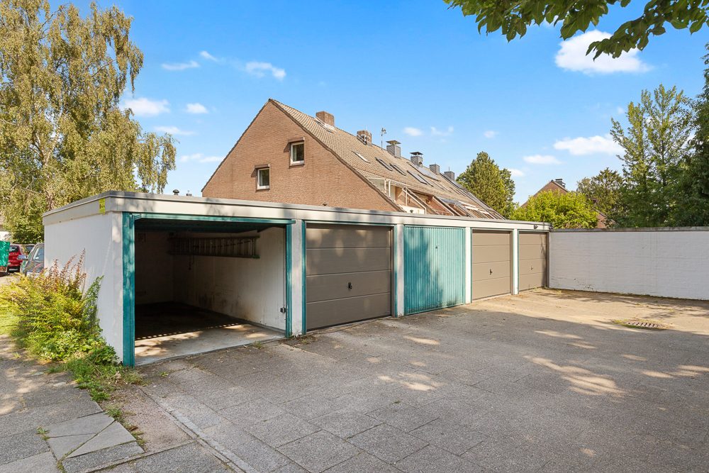 Immobilienangebot - Hamburg / Meiendorf - Alle - Charmantes Reihenendhaus mit Grundstück, Carport und Garage in ruhiger Wohnlage