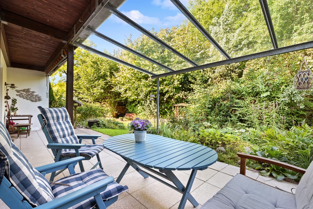 Immobilienangebot - Hamburg / Rahlstedt - Alle - Traumhaftes Einfamilienhaus mit Carport und herrlichem Grundstück in begehrter, rückwärtiger Lage