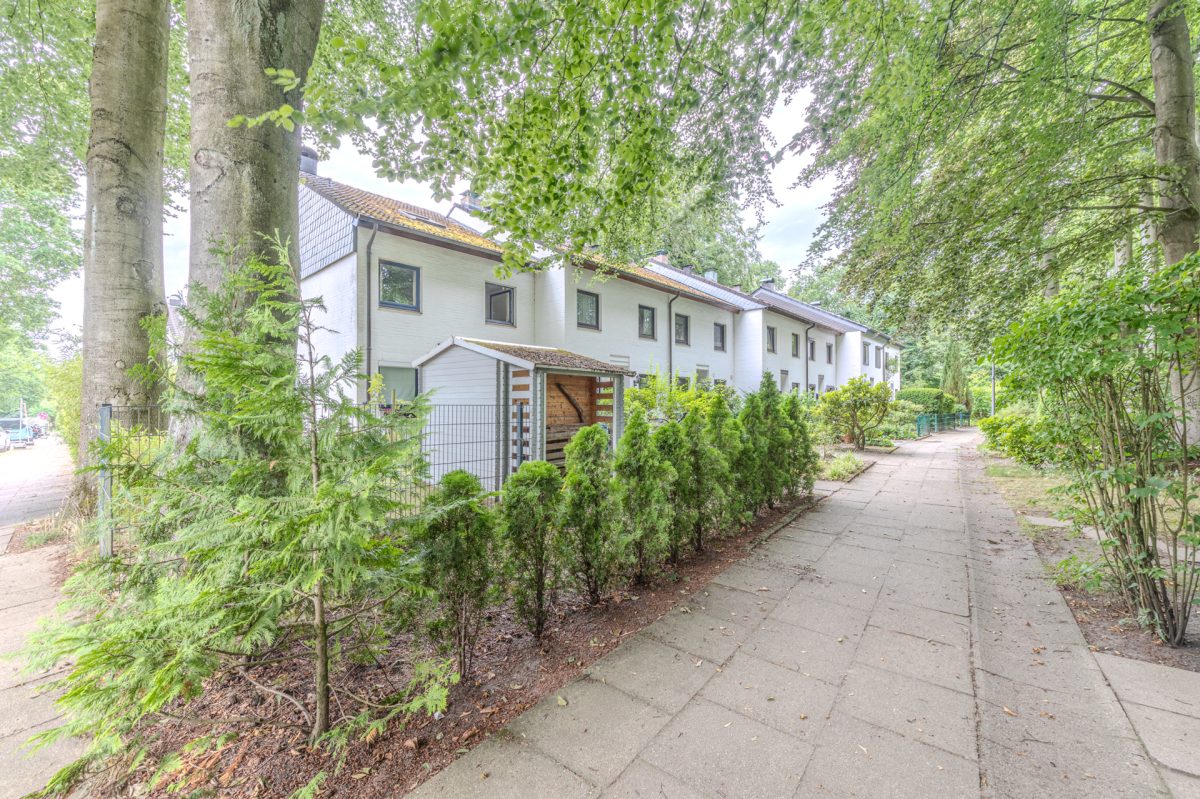 Immobilienangebot - Hamburg / Rahlstedt - Alle - Gepflegtes Reihenendhaus mit großem Garten und Garage in ruhiger Lage von Hamburg