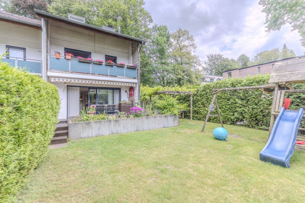 Immobilienangebot - Hamburg / Rahlstedt - Alle - Gepflegtes Reihenendhaus mit großem Garten und Garage in ruhiger Lage von Hamburg