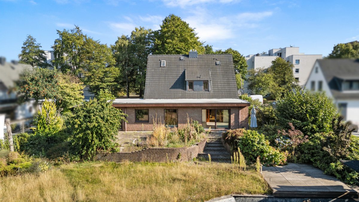Immobilienangebot - Hamburg / Kirchsteinbek - Alle - Großzügiges Einfamilienhaus mit Gartenidylle und Entwicklungspotenzial
