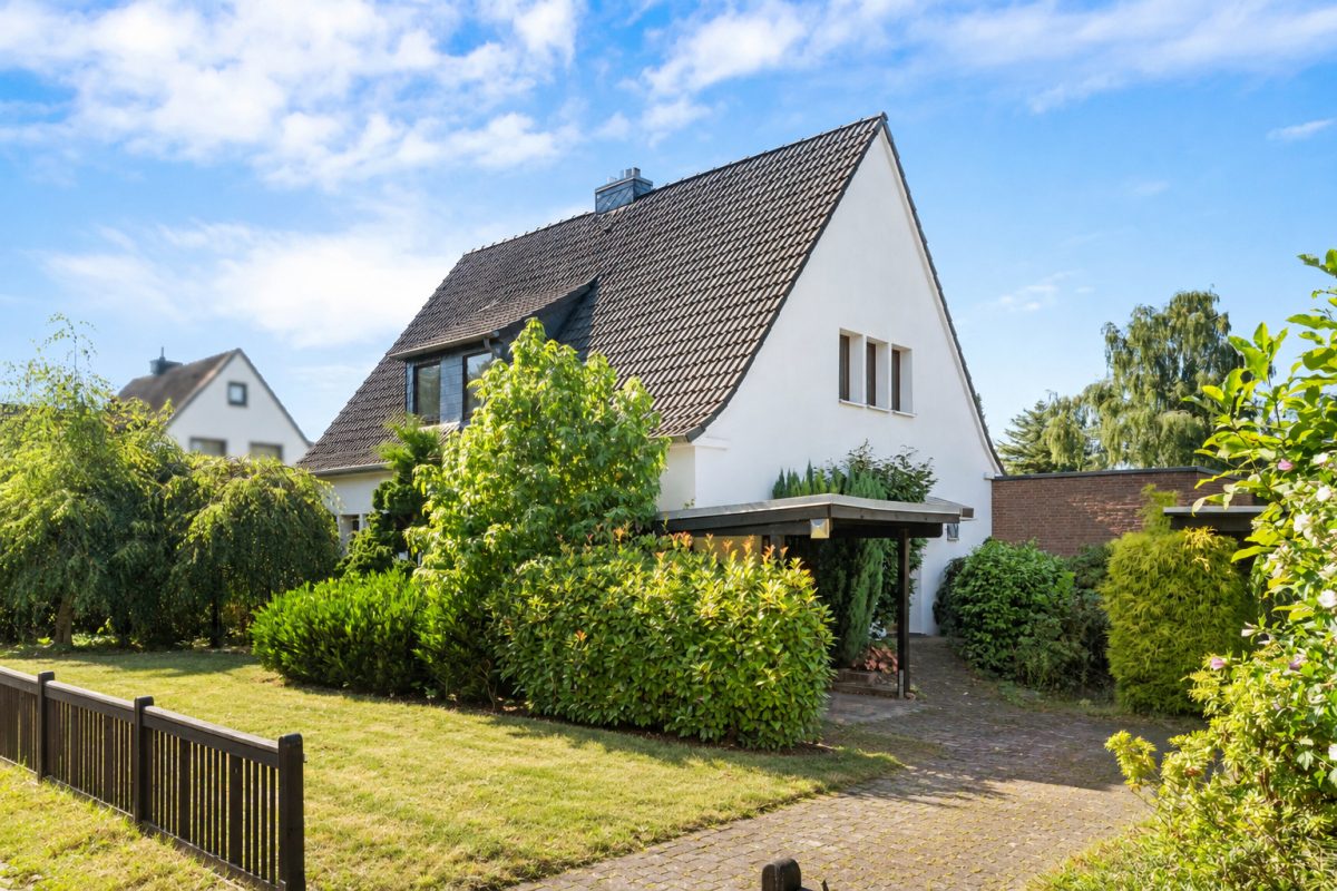 Immobilienangebot - Hamburg / Kirchsteinbek - Alle - Großzügiges Einfamilienhaus mit Gartenidylle und Entwicklungspotenzial