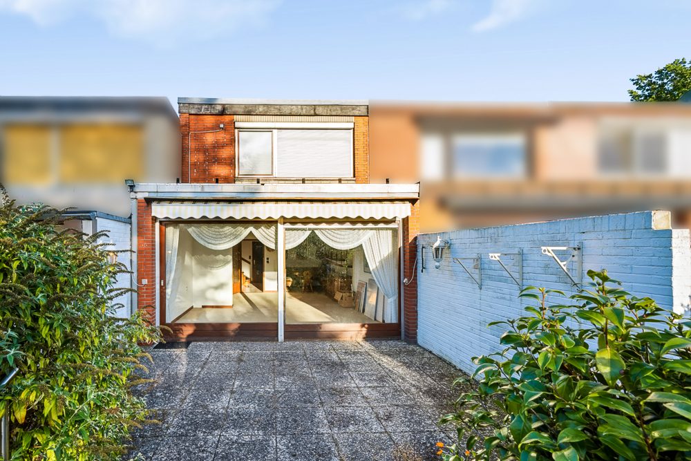 Immobilienangebot - Hamburg / Rahlstedt - Alle - NUR NOCH WARTELISTE !Gepflegtes Mittelreihenhaus mit einer Garage in beliebter Lage von HH-Rahlstedt