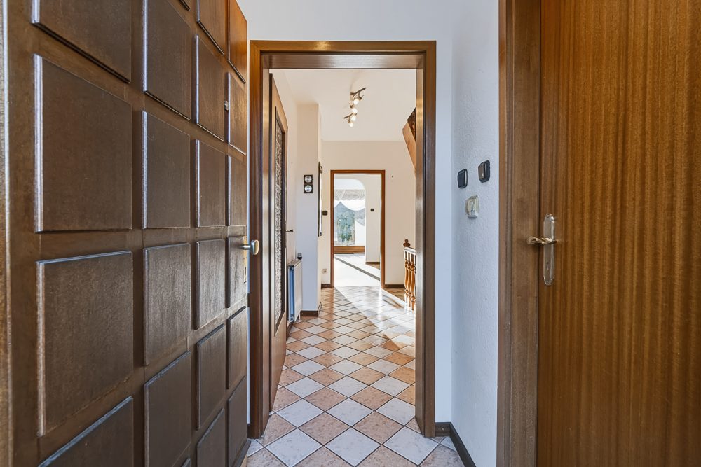 Immobilienangebot - Hamburg / Rahlstedt - Alle - NUR NOCH WARTELISTE !Gepflegtes Mittelreihenhaus mit einer Garage in beliebter Lage von HH-Rahlstedt