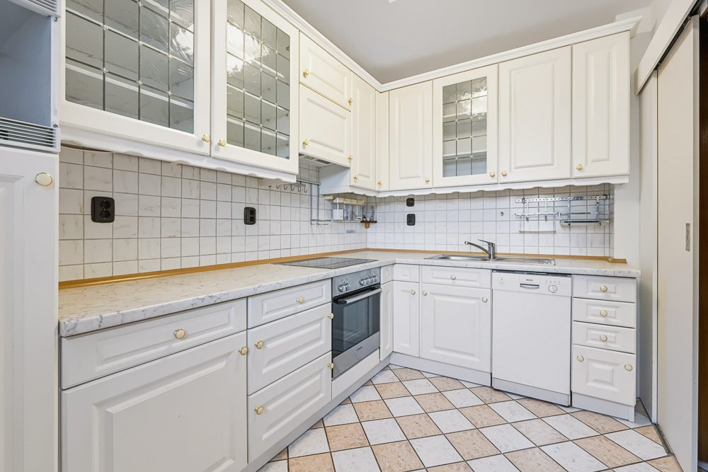 Immobilienangebot - Hamburg / Rahlstedt - Alle - NUR NOCH WARTELISTE !Gepflegtes Mittelreihenhaus mit einer Garage in beliebter Lage von HH-Rahlstedt