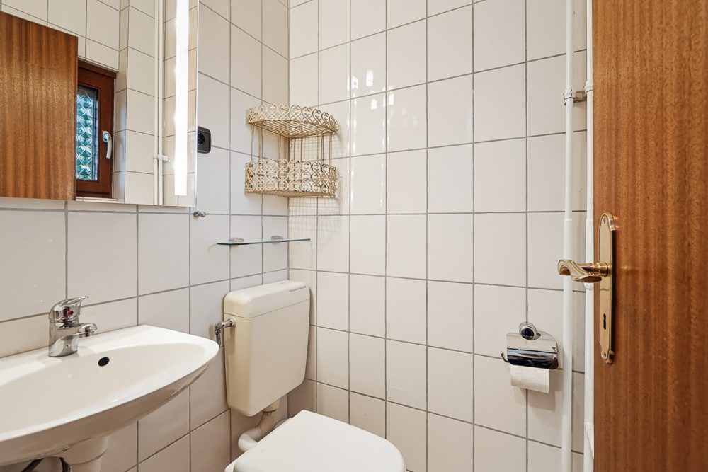 Immobilienangebot - Hamburg / Rahlstedt - Alle - NUR NOCH WARTELISTE !Gepflegtes Mittelreihenhaus mit einer Garage in beliebter Lage von HH-Rahlstedt