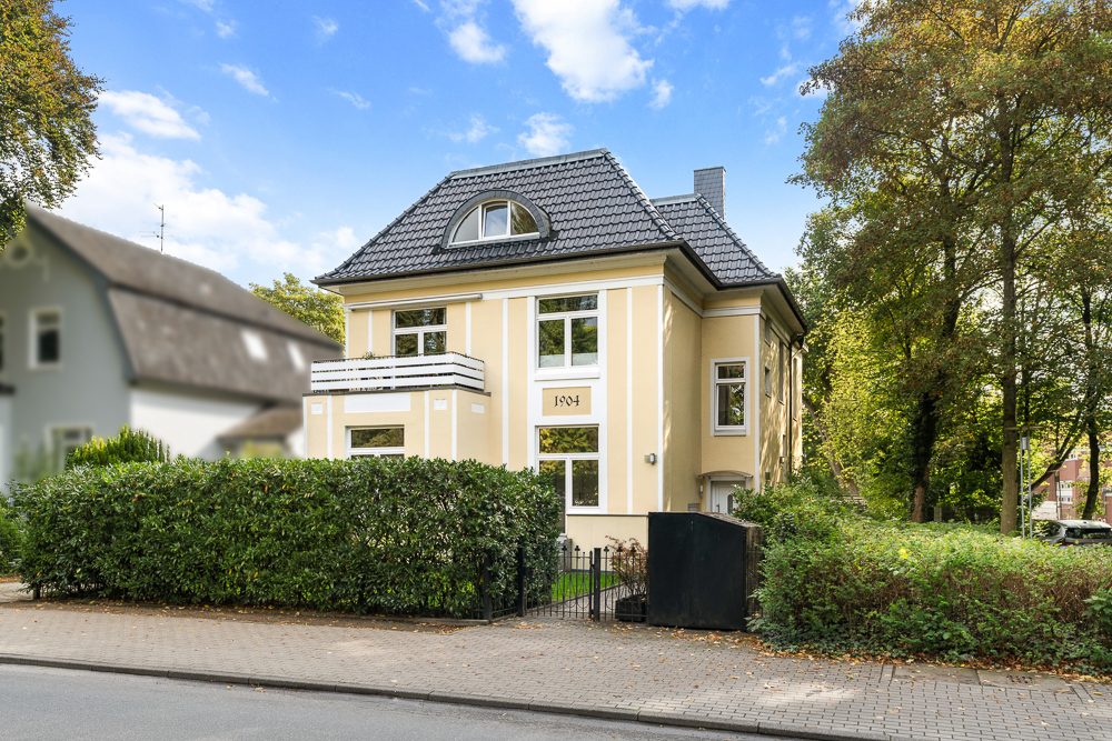 Immobilienangebot - Hamburg / Oldenfelde - Alle - Herrschaftliche Villa in TOP-Zustand mit bis zu 5 Wohneinheiten und 4 Garagen